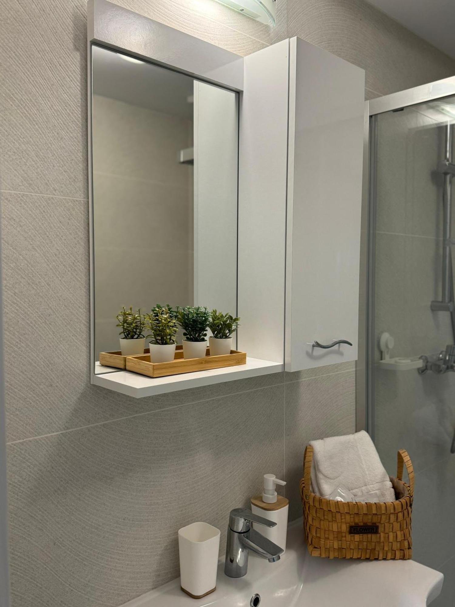 Libertatii Gardens Poolside Airport&Therme 오토페니 외부 사진